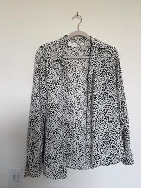 Liz Claiborne Animal Print Button Up Top Size Medium